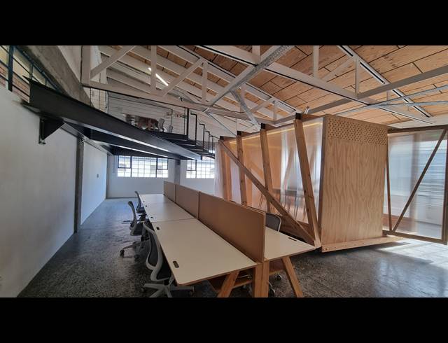285M² BUSINESS TO LET IN WOODSTOCK